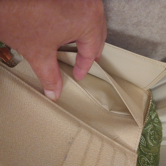 Louis Vuitton Damier Azur Zippy Compact Wallet - Picture 10 of 16